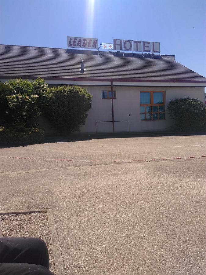 Leader Hôtel Foucherans  Buitenkant foto